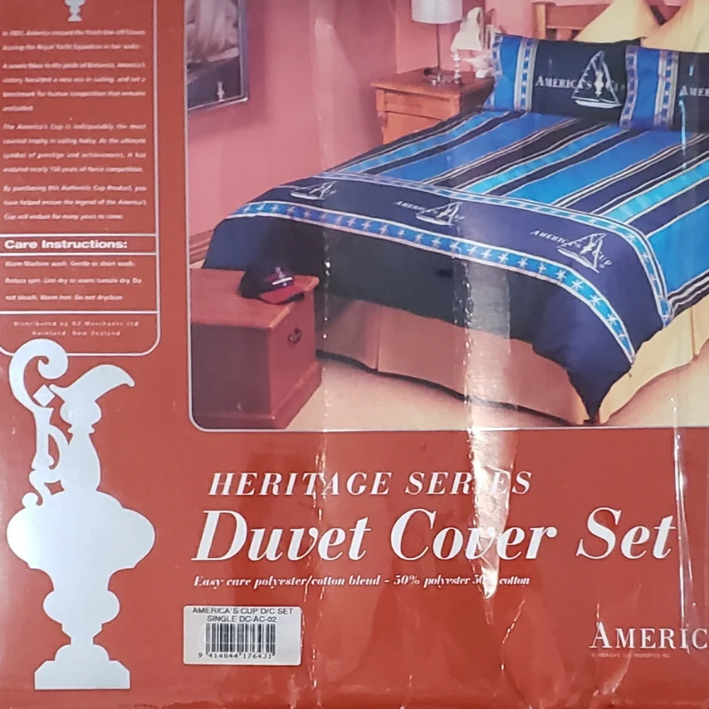 NWT- Heritage Series Duvet Cover Set Single